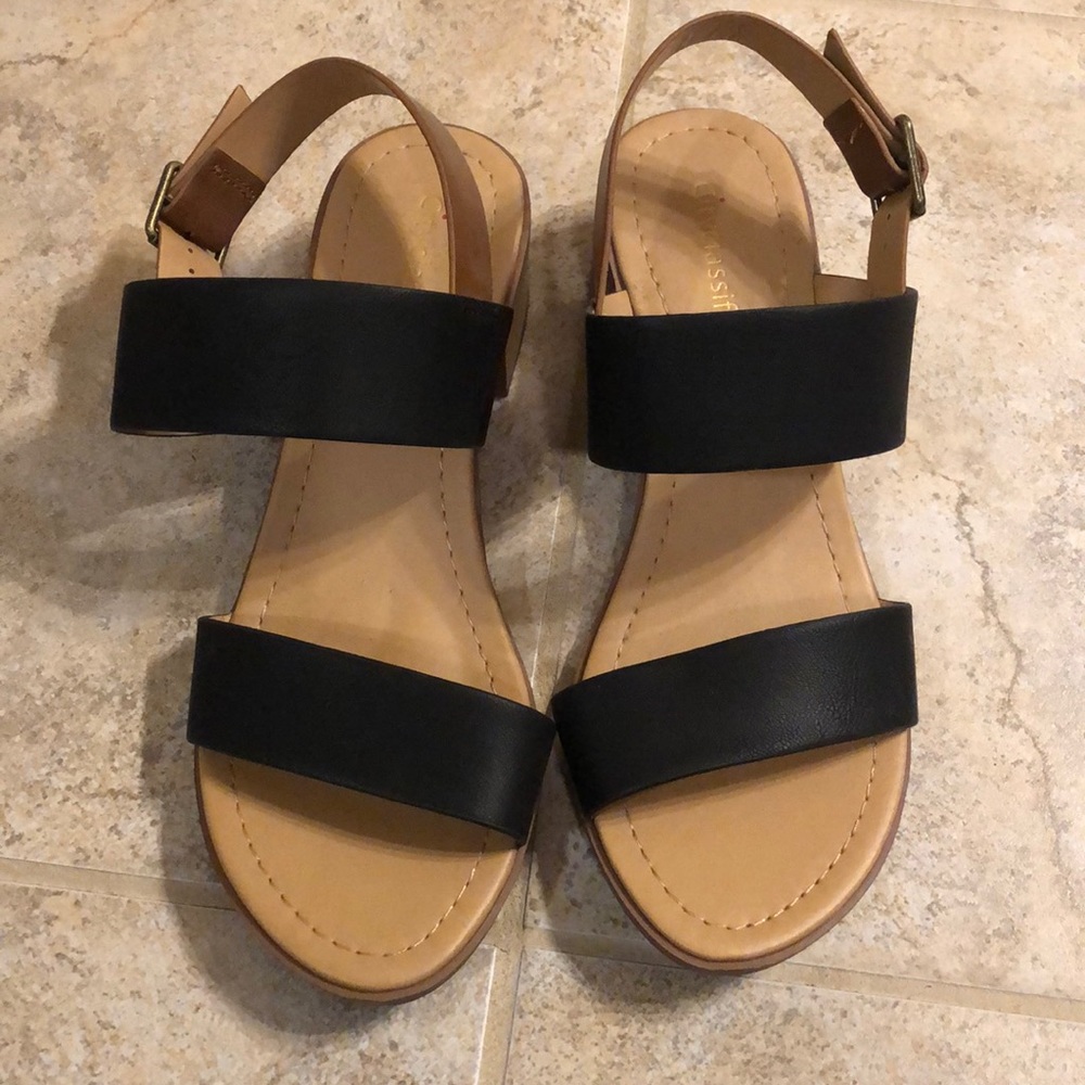 Sandals with small heel